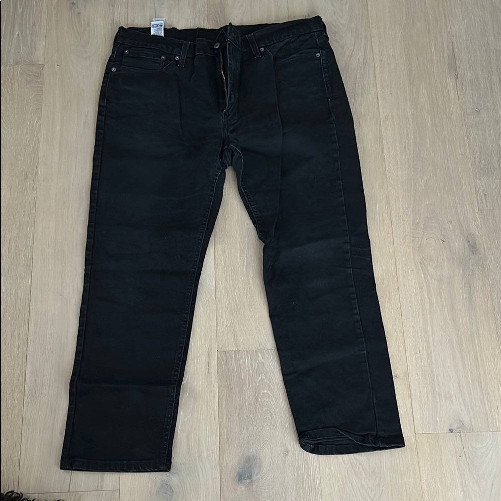 Levi's Black Relaxed Jeans with Cropped Length